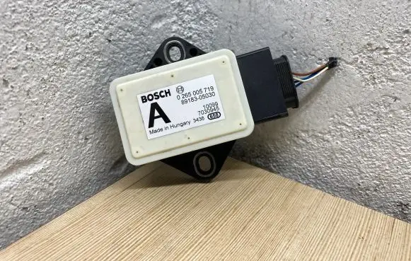 Toyota Avensis T270 ESP acceleration yaw rate sensor 0265005719 8918305030