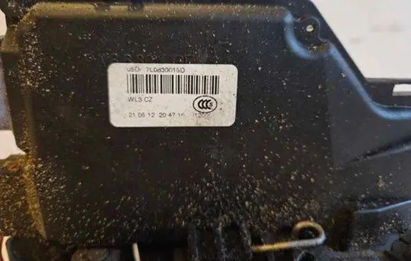 Volkswagen Golf V Rear door lock 7L0839015D
