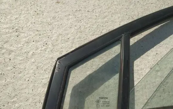 Toyota Corolla Verso AR10 Front door vent window glass four-door as2