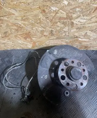 Mercedes-Benz E W212 Front wheel hub