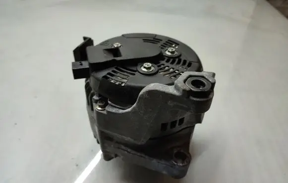 BMW 3 F30 F35 F31 Generator/alternator 7640132 1042106723