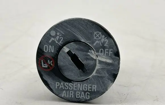 Opel Mokka Passenger airbag on/off switch 13577258 493R