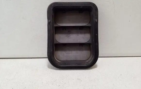 Skoda Superb B6 (3T) Quarter panel pressure vent 3T0819465