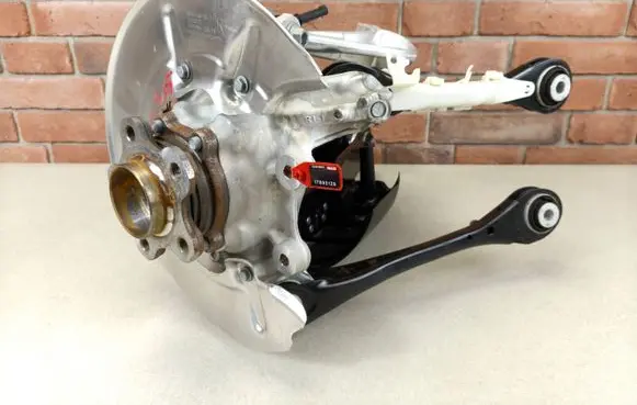 BMW i5 G60 Rear wheel hub spindle/knuckle 8840684 8840682 6892260