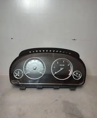BMW 5 F10 F11 Speedometer (instrument cluster) 924934701