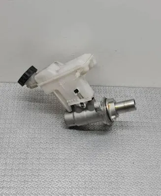 Peugeot 5008 Master brake cylinder 9807687080 0204821216