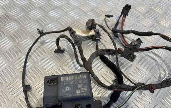 Mercedes-Benz Sprinter W906 Door control unit/module A9068203926