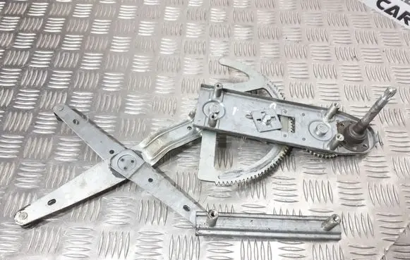 Rear door manual window regulator