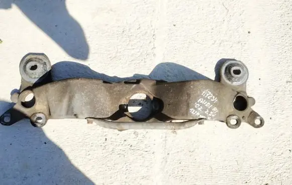 Audi A4 S4 B6 8E 8H Engine mounting bracket