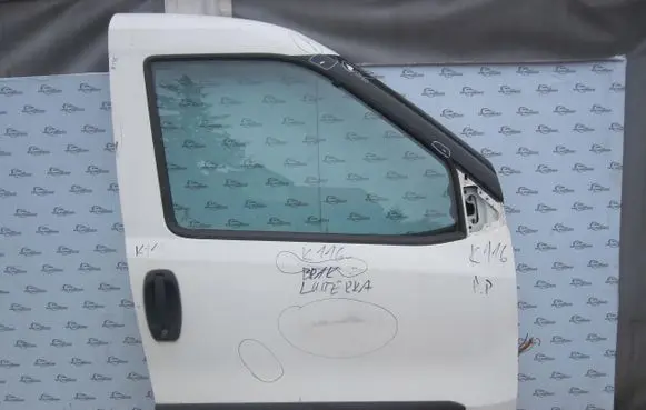 Opel Combo D Front door