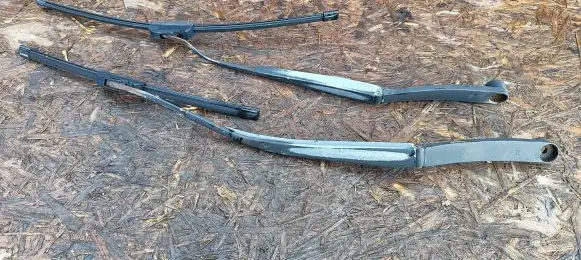 Hyundai Santa Fe Front wiper blade arm