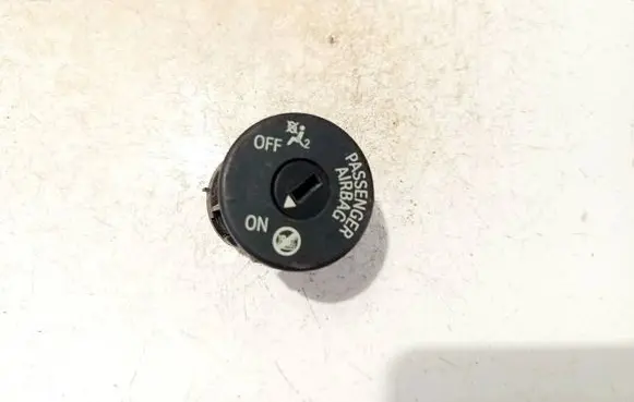 Passenger airbag on/off switch
