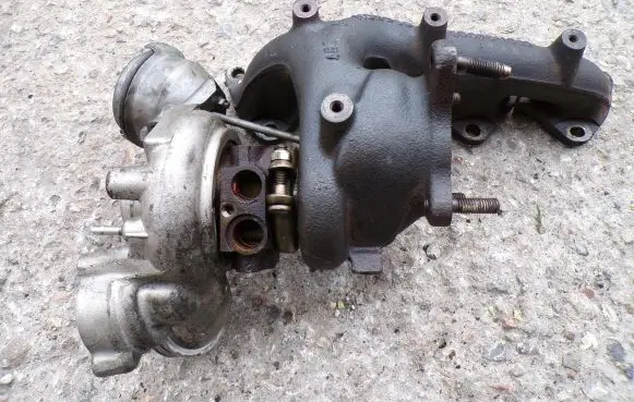 Volkswagen PASSAT B7 Turbo 03C145701N