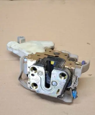 Nissan X-Trail T30 Front door lock 80552AA200 89A910 040217