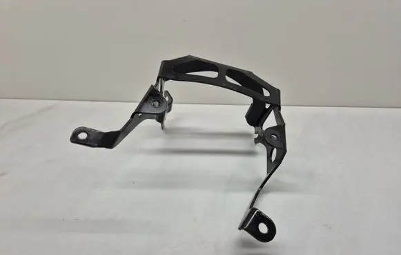Porsche Cayenne (92A) Power steering pump mounting bracket 7P0423380A