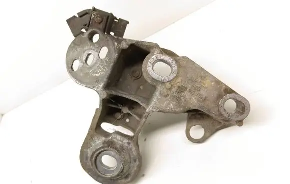 Audi A4 S4 B7 8E 8H Engine mounting bracket 8E0199352F 14D3
