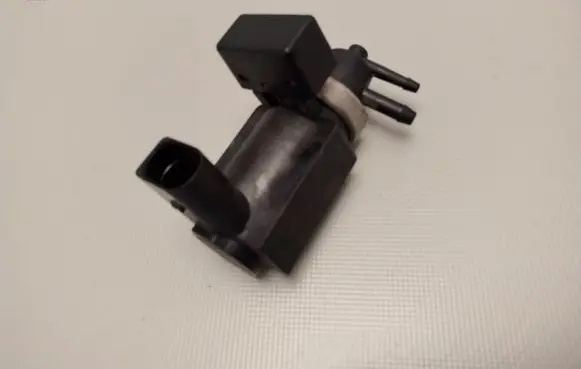 Audi A4 S4 B5 8D Turbo solenoid valve 8E0906628