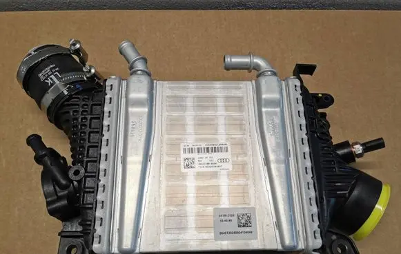 Audi Q7 4M Intercooler radiator 059145803AADANEK 059145803AA