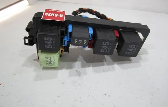 Volkswagen Golf VI Fuse module 1K1937503A
