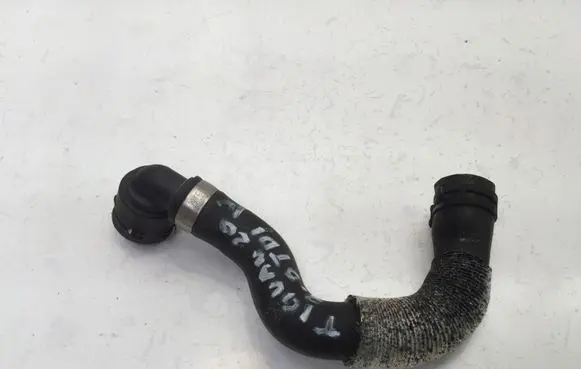 Engine coolant pipe/hose