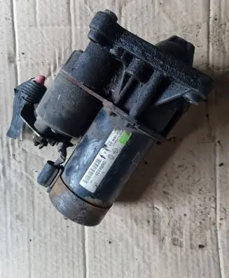 Renault Scenic I Starter motor D6RA133