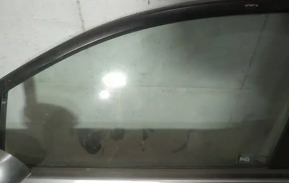 Honda Jazz Front door window glass four-door as2