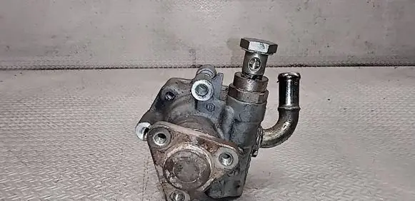 Volkswagen PASSAT B5.5 Power steering pump 8D0145177Q