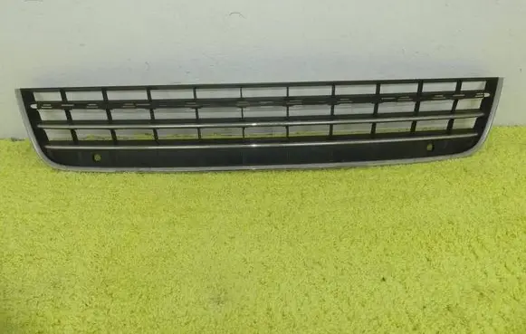 Volkswagen Touareg II Front bumper lower grill 7P6853677A