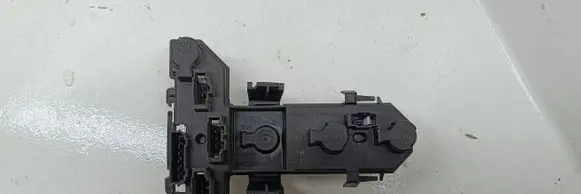 Volkswagen Golf IV Tail light bulb cover holder 1J6945257