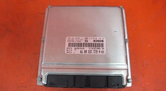 Mercedes-Benz Sprinter W901 W902 W903 W904 Engine control unit/module A6111536079