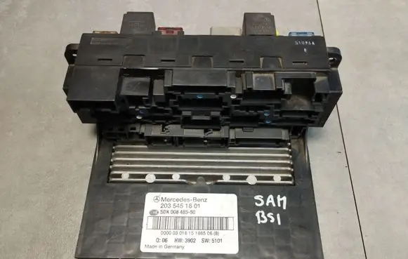 Mercedes-Benz C W203 Fuse box set 2035451601 5DK00848550