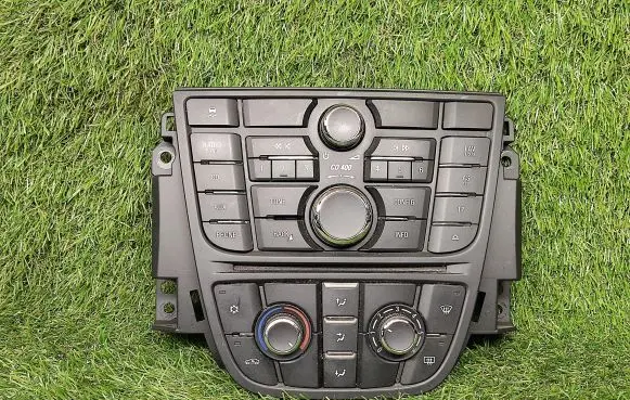 Head unit multimedia control