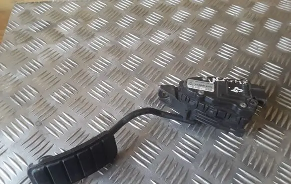 Renault Laguna II Accelerator throttle pedal 8200002905 6PV00811902