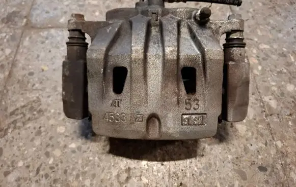 Lexus ES 250 - 300 - 330 Front brake caliper 4533 970207