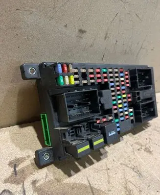 Land Rover Discovery 3 - LR3 Fuse module YQE500300 519051502