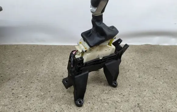 Hyundai Santa Fe Gear shifter/selector 46700S1XXX