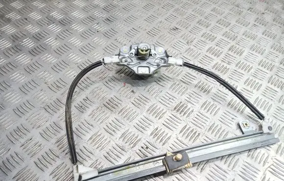 Rear door manual window regulator