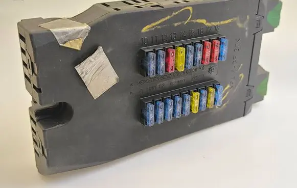 Mercedes-Benz Sprinter W901 W902 W903 W904 Fuse module 0005400650 08501002 477011