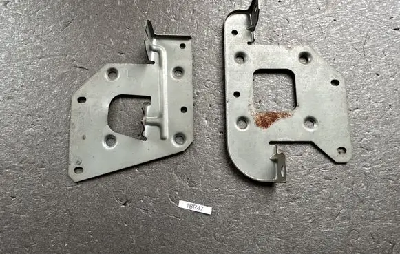 Nissan Patrol Y60 Radiator mount bracket 2803901J00 2803801J00
