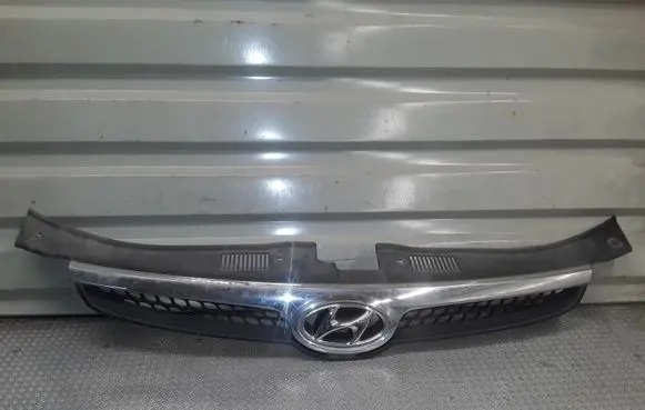 Hyundai i30 Front bumper upper radiator grill 863512R000