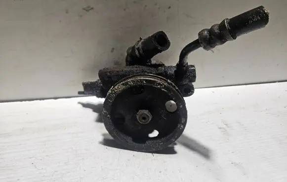 Toyota Carina T190 Power steering pump 32031