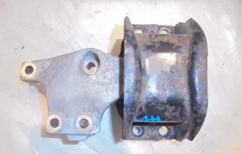 Peugeot Partner Engine mounting bracket