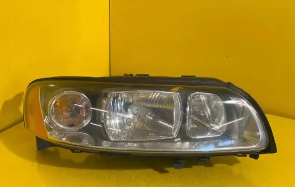 Volvo V70 Headlight/headlamp 30698836
