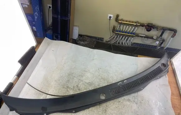 Mitsubishi Pajero Sport I Wiper trim Mr221996