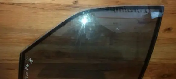 Mercedes-Benz S W140 Front door window glass four-door 