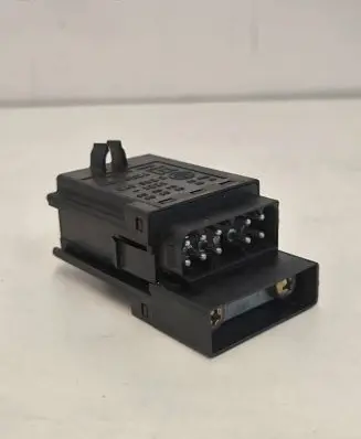 BMW 5 E39 Glow plug pre-heat relay 2246473 72RB501 1221
