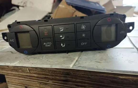 Ford Focus C-MAX Climate control unit 3M5T18C612AR