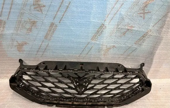 Seat Leon IV Front bumper upper radiator grill 5FA853651C