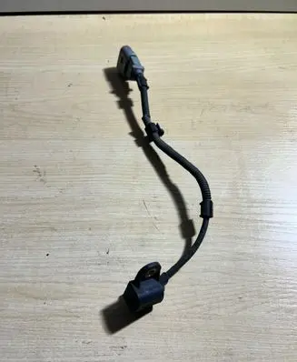 Volkswagen PASSAT B6 Camshaft speed sensor 9805940