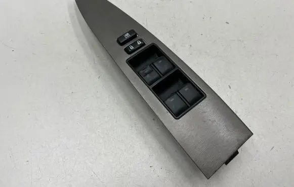 Toyota Avensis T270 Electric window control switch 8404005020 3028 2740810733